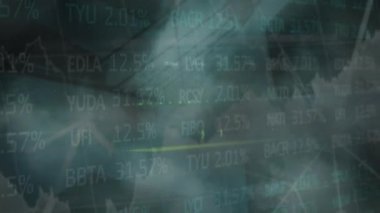 Gri arka planda finansal veri işleme animasyonu. küresel iş, finans, veri işleme ve dijital arayüz kavramı dijital olarak oluşturulmuş video.