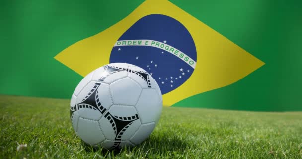 Animace Vlající Brazilské Vlajky Nad Fotbalovým Míčem World Cup Fotbal — Stock video