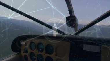 Şehir manzarası üzerindeki bağlantı ağının animasyonu. Küresel seyahat ve bağlantılar konsepti dijital olarak oluşturulmuş video.