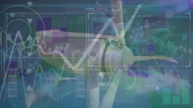 Rüzgar türbini üzerinde veri işleme animasyonu. Küresel iş, bilgisayar ve dijital arayüz kavramı dijital olarak oluşturulmuş video.
