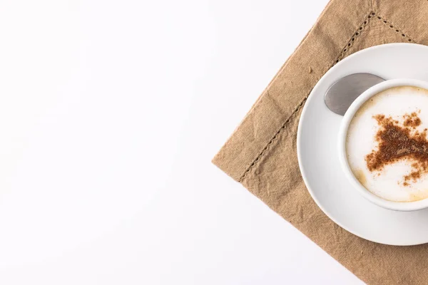 Beyaz Arka Planda Sütlü Bir Fincan Kahve Çay Havlusu Resmi — Stok fotoğraf