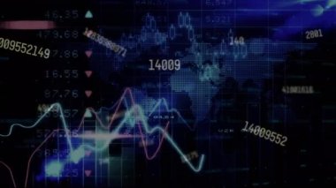 Karanlık arka planda finansal veri işleme animasyonları. Küresel bilim, bağlantılar, veri işleme ve dijital arayüz kavramı dijital olarak oluşturulmuş video.