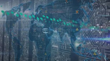 Karanlık arka planda veri işleme ve dünya haritasının animasyonu. Küresel bilim, bağlantılar, veri işleme ve dijital arayüz kavramı dijital olarak oluşturulmuş video.