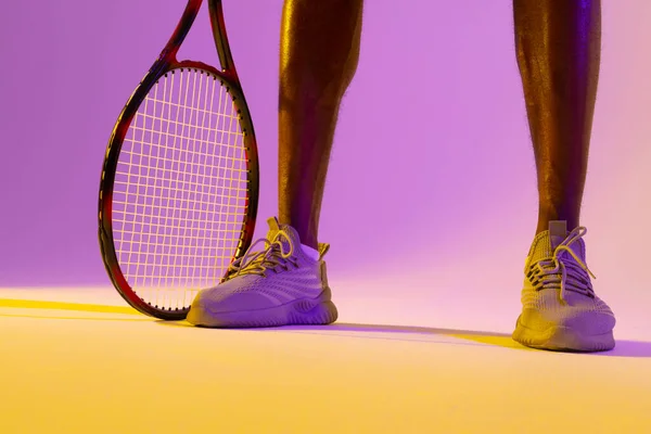 Image Legs African American Male Tennis Player Violet Yellow Neon — Zdjęcie stockowe