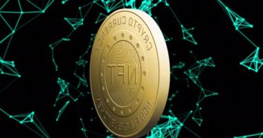 Altın madeni para üzerindeki nft metnin animasyonu ve karanlık arkaplan üzerindeki bağlantılar ağı. Küresel iş, finans, veri işleme ve dijital arayüz kavramı dijital olarak oluşturulmuş video.