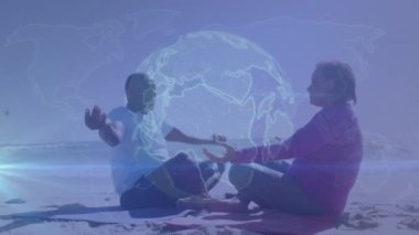 Sahildeki yaşlı Afro-Amerikan çifti yerine Dünya 'nın animasyonu. Doğa, uyum ve dijital arayüz kavramı dijital olarak oluşturulmuş video.