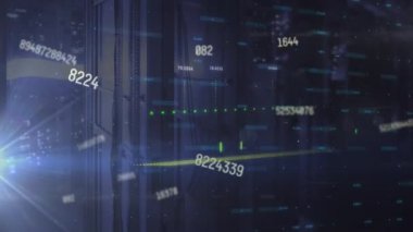 Sunucu odasında veri işleme animasyonu. küresel iş ve dijital arayüz kavramı dijital olarak oluşturulmuş video.