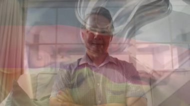 Kafkasyalı erkek doktor yerine eldivenli beyaz adamın animasyonu. Küresel iş ve dijital arayüz kavramı dijital olarak oluşturulmuş video.