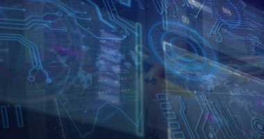 Beyaz işçinin sunucu odasında veri işleme görüntüsü. Küresel iş ve dijital arayüz kavramı dijital olarak oluşturulmuş görüntü.