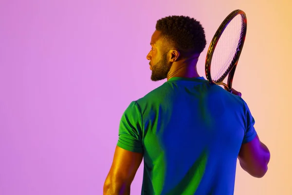 Image Back View African American Male Tennis Player Violet Yellow — Stockfoto