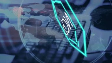 Bilgisayar kullanarak veri işleme ve nft metin üzerinde animasyon. Küresel iş ve dijital arayüz kavramı dijital olarak oluşturulmuş video.