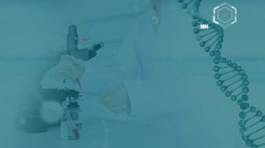 Kafkasyalı pipetli doktor üzerinde moleküllerin animasyonu. Küresel tıp ve dijital arayüz kavramı dijital olarak oluşturulmuş video.