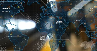 Metro istasyonuna ulaşan yeraltı treninin veri işleme sistemli dünya haritası. Küresel iletişim, seyahat ve dijital arayüz kavramı dijital olarak oluşturuldu.