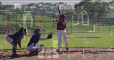 Çeşitli bayan beyzbol oyuncuları üzerinde veri işleme animasyonu. Küresel spor ve dijital arayüz kavramı dijital olarak oluşturulmuş video.