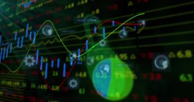 Karanlık arka planda güvenlik kilidiyle veri işleme animasyonu. Küresel internet güvenliği, veri işleme, bağlantılar ve dijital arayüz kavramı dijital olarak oluşturulmuş video.