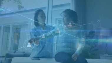 Veri işleme sürecinde hastayı tedavi eden Asyalı kadın doktorun animasyonu. Küresel tıp ve dijital arayüz kavramı dijital olarak oluşturulmuş video.