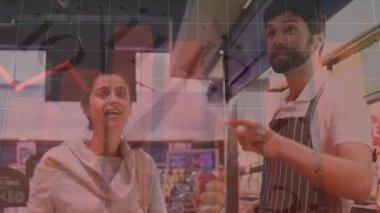 Mutlu okulu kullanan okul çocukları üzerinde ikili kodlama animasyonu. Küresel bağlantılar ve dijital arayüz konsepti dijital olarak oluşturulmuş video.