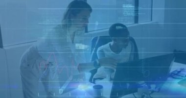 Ofisteki çeşitli iş adamları üzerinde finansal veri işleme animasyonu. Küresel iş ve dijital arayüz kavramı dijital olarak oluşturulmuş video.