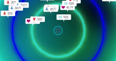 Siyah arkaplan üzerinde medya simgeleri ve şekillerinin canlandırılması. Sosyal medya ve dijital arayüz kavramı dijital olarak oluşturulmuş video.