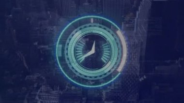 Şehir manzarası üzerinde saat ve dünyanın animasyonu. Küresel teknoloji ve dijital arayüz konsepti dijital olarak oluşturulmuş video.