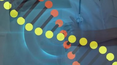 Mutlu kadın ve erkek doktorların üzerinde DNA ve dairelerin animasyonu. Sağlık, tıp ve teknoloji konsepti dijital olarak üretilen video.