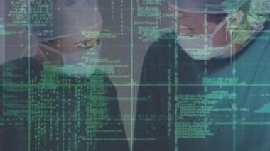 İnsanlarla veri işleme animasyonunun farklı doktorlar üzerinden portrelenmesi. Küresel tıp, sağlık ve dijital arayüz kavramı dijital olarak üretilen video.