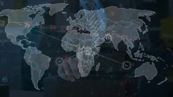 Animacja Sieci Połączeń Przetwarzania Danych Mapą Świata Nad Człowiekiem Kaukaskim — Wideo stockowe