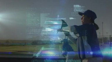 Çeşitli bayan beyzbol oyuncuları üzerinde veri işleme animasyonu. Küresel spor ve dijital arayüz kavramı dijital olarak oluşturulmuş video.