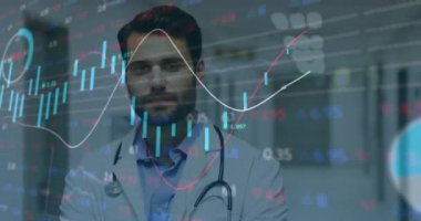 Kafkasyalı mutlu erkek doktor yerine finansal verilerin animasyonu. sağlık, tıp mesleği, finans ve ekonomi kavramı dijital olarak oluşturulmuş video.