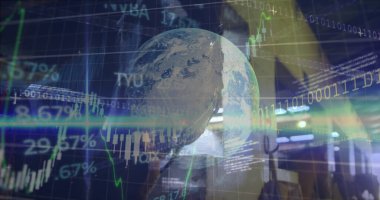 Veri işleme ve küre üzerinde at resmi. Küresel teknoloji, bilgisayar ve dijital arayüz kavramı dijital olarak oluşturulmuş görüntü.