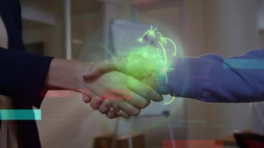 Dünya 'nın animasyonu ve çeşitli iş adamlarının el sıkışması. küresel iş, bağlantılar, ağ oluşturma, dijital arayüz ve dijital olarak oluşturulmuş video işleme kavramı.