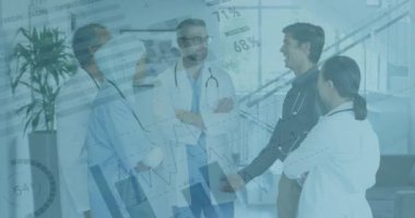 Finansal grafiklerin ve çeşitli sağlık görevlilerinin konuşmalarının animasyonu. sağlık, tıp mesleği, ekonomi, finans ve teknoloji konsepti dijital olarak oluşturulmuş video.