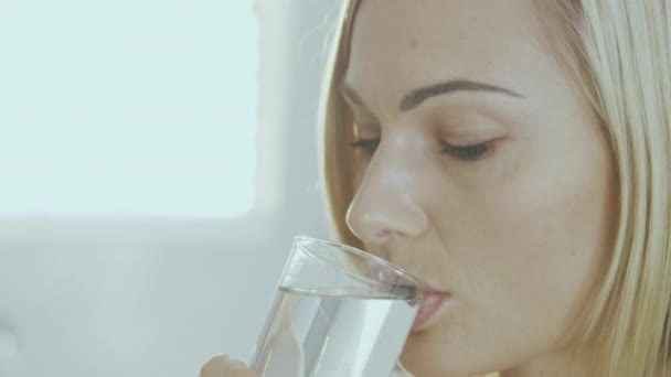 Animation Virus Cell Sick Caucasian Woman Drinking Water Health Medicine — Vídeo de Stock