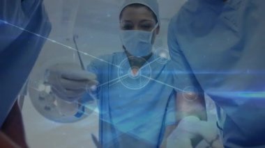 Çeşitli cerrahlarla olan bağlantıların animasyonu. sağlık, tıp mesleği, bağlantılar ve teknoloji konsepti dijital olarak oluşturulmuş video.