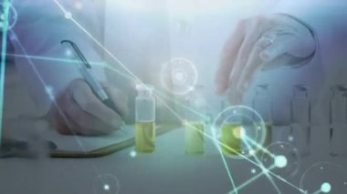 Kafkasyalı kıdemli bilim adamının laboratuarda deney tüpü tutması ile ilgili bağlantılar. Tıbbi araştırma ve bilim teknolojisi kavramı