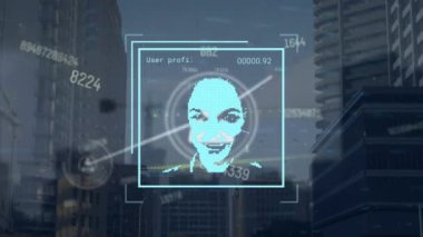 Şehir manzarası üzerinde veri işleme animasyonu. küresel iş ve dijital arayüz kavramı dijital olarak oluşturulmuş video.