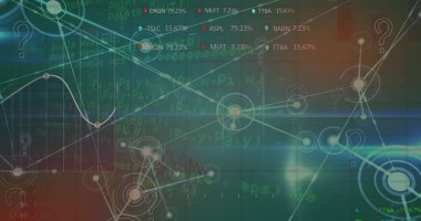 Mavi arkaplandaki bağlantı ağı ve veri işleme ağı üzerine soru işareti simgelerinin resmi. Küresel bağlantılar ve dijital arayüz konsepti dijital olarak oluşturuldu.
