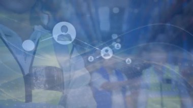 Bağlantılar ve çift ırklı kadın depo çalışanı animasyonu. Ağ, bağlantılar ve dijital olarak oluşturulmuş video iletim konsepti.