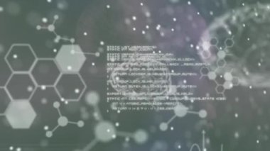 Veri işleme üzerinde dönen DNA iplikçiklerinin canlandırması. küresel bilim, bağlantılar, veri işleme ve dijital arayüz kavramı dijital olarak oluşturulmuş video.