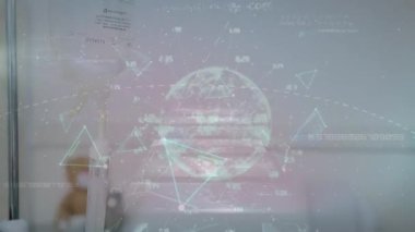 Kafkas çocuk üzerinde veri işleme animasyonu. Dijital olarak oluşturulmuş küresel bağlantılar, veri işleme ve dijital arayüz kavramı.