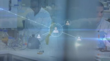 Kafkas erkek laboratuvar çalışanı üzerindeki bağlantıların animasyonu. Bilim, tıp ve laboratuar konsepti dijital olarak üretilen video.