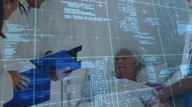 Kadın doktor ve kıdemli hastanın veri işleme animasyonları. Üst düzey sağlık hizmeti konsepti dijital olarak oluşturulmuş video.