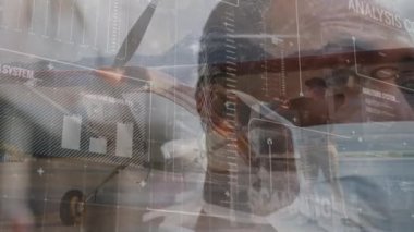 Yüz maskesi takan Afro-Amerikan erkeklerin veri işleme animasyonu. Küresel covid 19 salgını, bilim ve bağlantılar konsepti dijital olarak oluşturulmuş video.