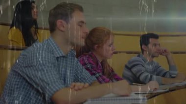 Kolejde sınıflarda okuyan çeşitli öğrenci grupları üzerinden bağlantı ekranları. Küresel ağ ve eğitim teknolojisi kavramı