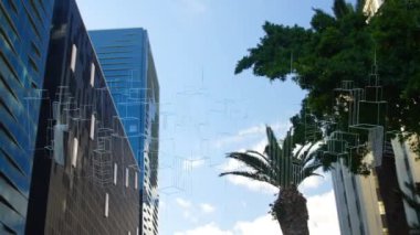 Şehir manzarası üzerinde 3D şehir modelinin animasyonu. küresel mühendislik, bağlantılar ve dijital arayüz konsepti dijital olarak oluşturulmuş video.