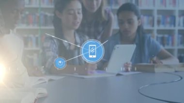 Kafkas bağlantı ağı ve gökyüzü üzerinden bağlantı ağının animasyonu. Küresel iş dijital arayüzü teknolojisi ve dijital olarak oluşturulan ağ konsepti.