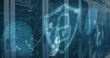 Serverlar üzerinde asma kilit ve bağlantıları olan dijital kalkanın animasyonu. Ağ, bağlantılar, veri işleme ve teknoloji konsepti dijital olarak oluşturulmuş video.