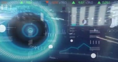 Veri işleme ve kapsam taraması animasyonu ve şehir manzarası üzerinde 6G metin. Küresel teknoloji, bilgisayar ve dijital arayüz kavramı dijital olarak oluşturulmuş video.