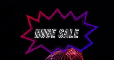 Siyah arka planda kırmızı dumanla yapılan büyük satışın animasyonu. Alışveriş, satış ve tanıtım konsepti dijital olarak oluşturuldu.