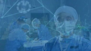 Ameliyat sırasında çeşitli cerrahlar üzerinde veri işleme animasyonu. Küresel tıp ve dijital arayüz kavramı dijital olarak oluşturulmuş video.